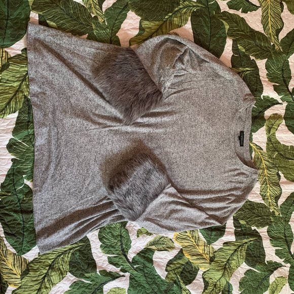 Super fun grey sweater with faux fur cuffs! Light and comfy! 18/20 Lane Bryant - Picture 2 of 12